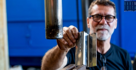 L'antica "Grimaldi": unica officina di Bari dove si costruiscono ancora pezzi per le barche
